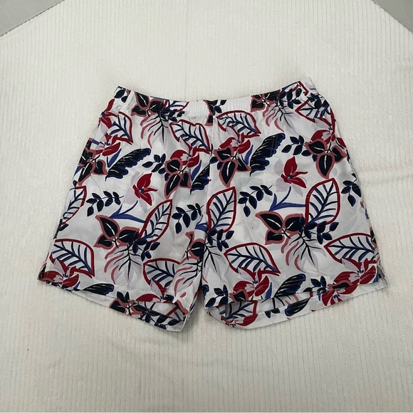 Columbia Women's Shorts with Red and Blue Leaf Pattern - Picture 2 of 6